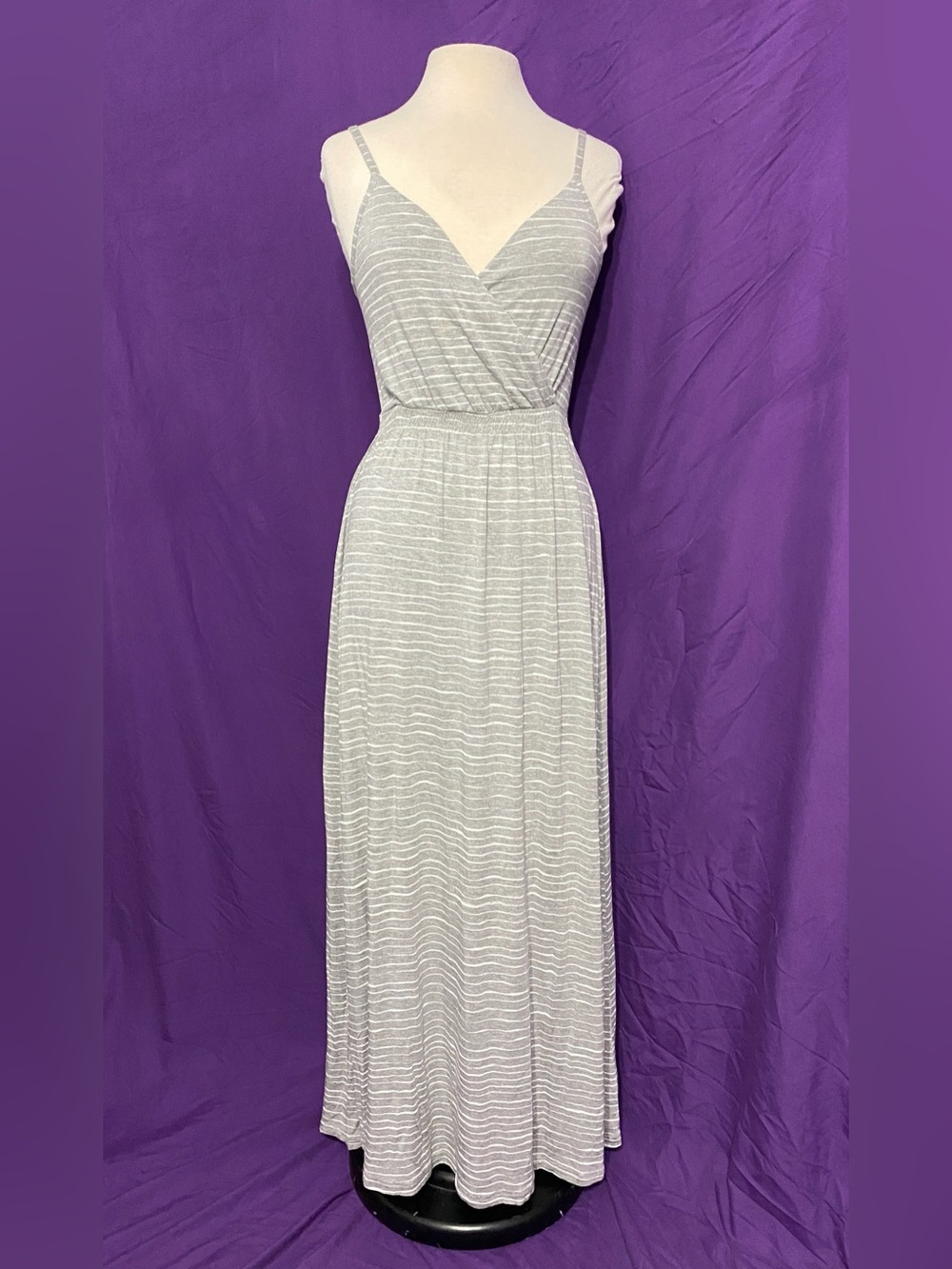 GAP Light Gray Striped Sleeveless Maxi Dress. Size S.